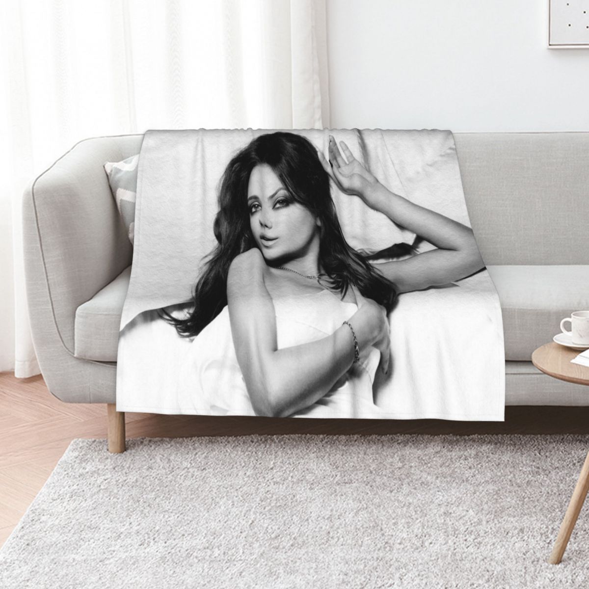 Anime Cosplay Idea - Couverture jetable Hot Mila, cosplay anime,